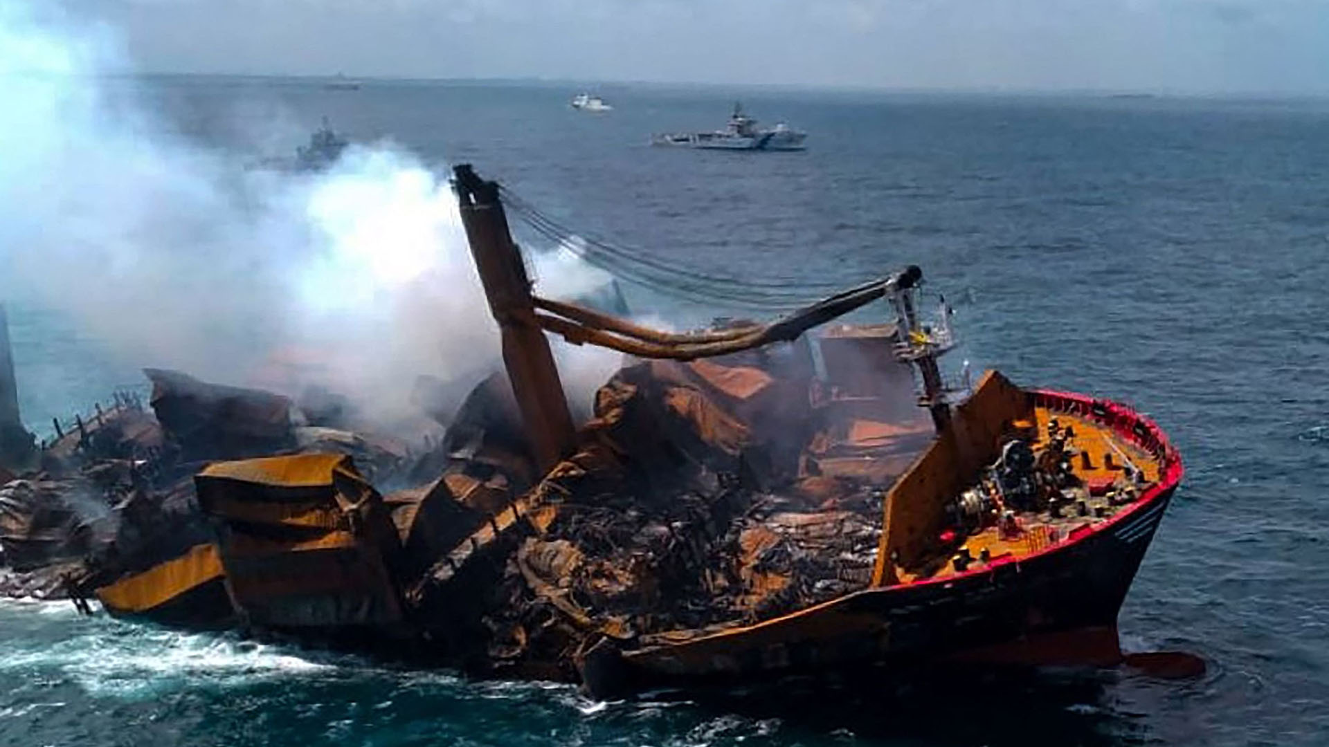 Sinking ship threatens ecological disaster for Sri Lanka